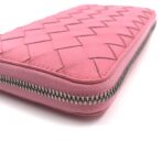 ボッテガヴェネタのピンク色の長財布