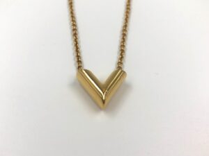 ルイヴィトンの金色のネックレス