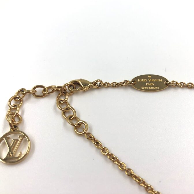 ルイヴィトンの金色のネックレス