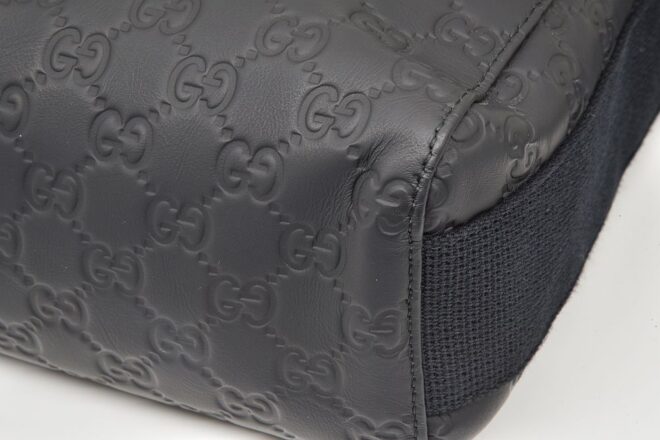 Gucci(グッチ)シマ ラバーコーティング素材のバッグ